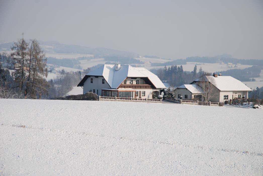 Wintergarten Anbau für Einfamilienhaus mit Holzkonstruktion und Aluminium-Schiebetüren Schmidinger Wintergärten, Fenster & Verglasungen Klassischer Wintergarten Glas Wintergarten,Wintergärten,Haus,Anbau,Holz,Alu,Konstruktion,Schiebetüren,Neher,Multiraum