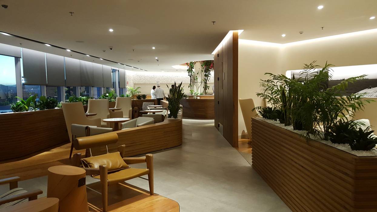 Design Nationalization Consulting and Project Management for International Lounge Design, TC Arquitetura por Tereza Costa TC Arquitetura por Tereza Costa Commercial spaces ٹھوس لکڑی Multicolored Commercial Spaces