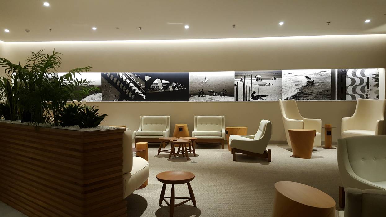 Lounge TC Arquitetura por Tereza Costa Espaços comerciais Madeira maciça Multi colorido Lojas e imóveis comerciais