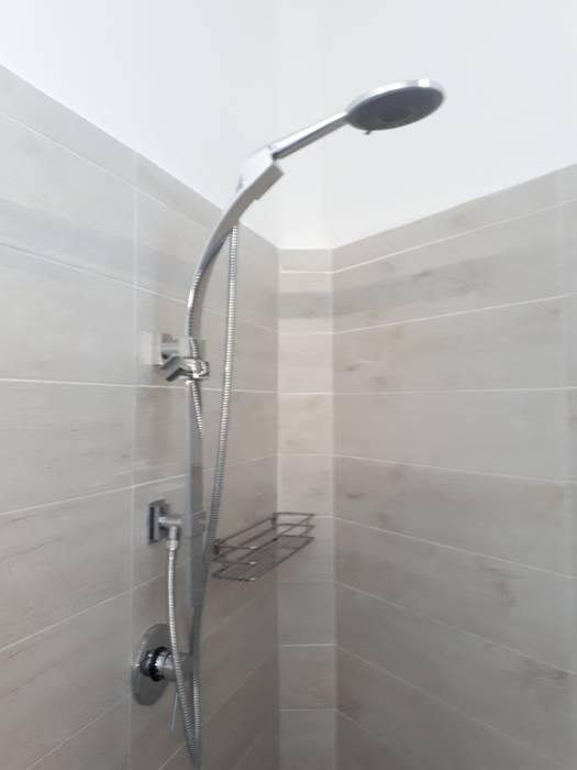 APPARTAMENTO NEL CILENTO , SUPER BLOC SRL SUPER BLOC SRL Modern Bathroom Bathtubs & showers