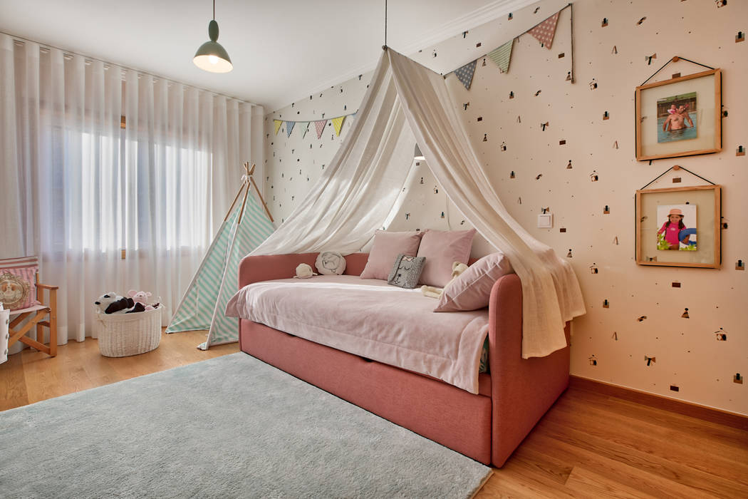 Quarto de menina ShiStudio Interior Design Quartos de criança escandinavos Camas e berços