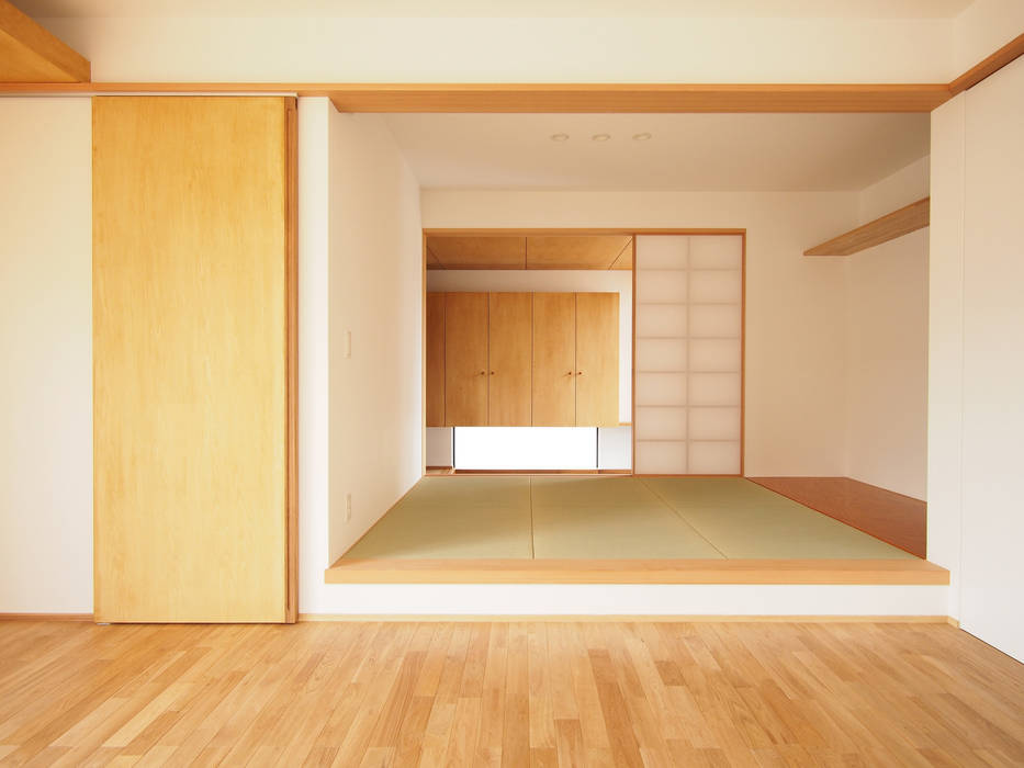 和室 SQOOL一級建築士事務所 オリジナルデザインの 多目的室 畳,和室,建具,障子,床の間,床アップ,無垢,い草,和,日本,JAPAN,マイホーム