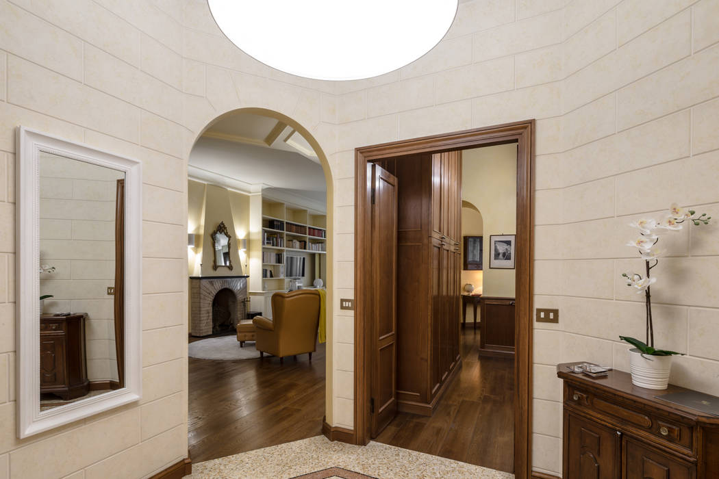 Casa Q2 - Relooking, Architrek Architrek Classic style corridor, hallway and stairs