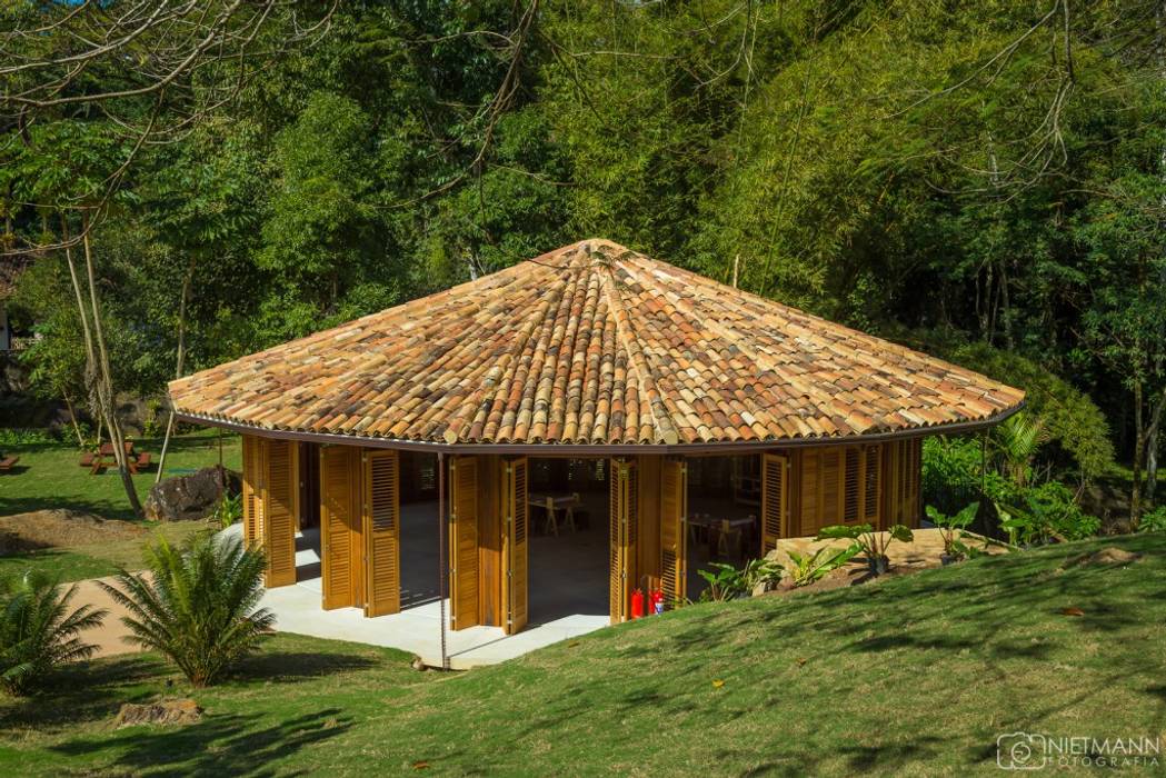 Reserva Florestal e Fazenda Bananal - Paraty - RJ, Flavia Machado Arquitetura Flavia Machado Arquitetura 商業空間 木 木目調 イベント会場