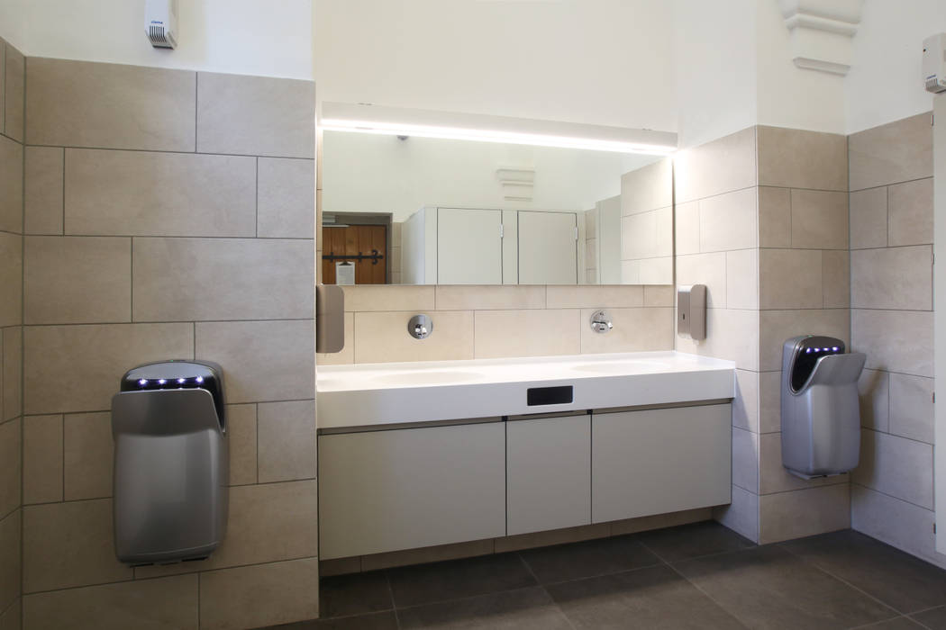 Schloss Neuschwanstein Moderne Museen Von Varicor Modern Homify