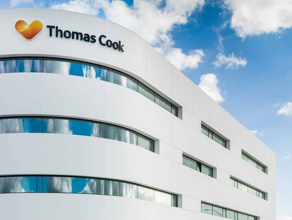 La agencia de viajes Thomas Cook, cuenta con KRION en la fachada de sus nuevas instalaciones en Mallorca, KRION® Porcelanosa Solid Surface KRION® Porcelanosa Solid Surface Espacios comerciales Edificios de oficinas