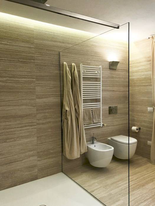 bagno accessibile e di charme Arch. Silvana Citterio Bagno moderno Ceramica bagno accessibile,bagno per disabili,bagno con doccia,sanitari sospesi,doccia filopavimento