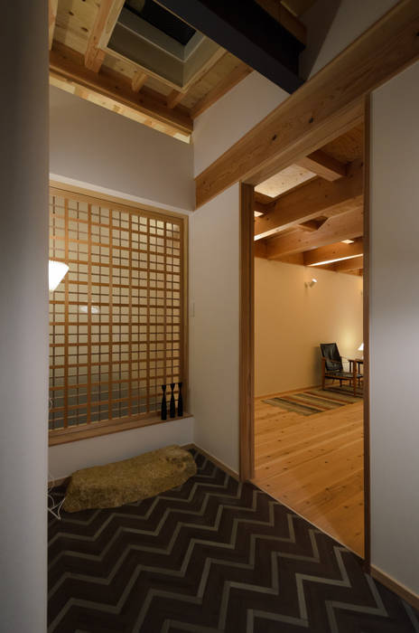 晴耕雨読, 風景のある家.LLC 風景のある家.LLC Puertas de estilo escandinavo Madera Acabado en madera