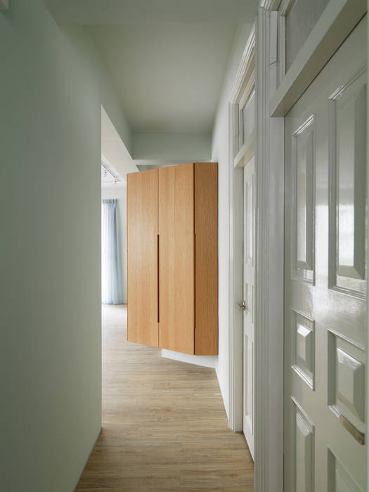 Walkway & storage 湜湜空間設計 隨意取材風玄關、階梯與走廊