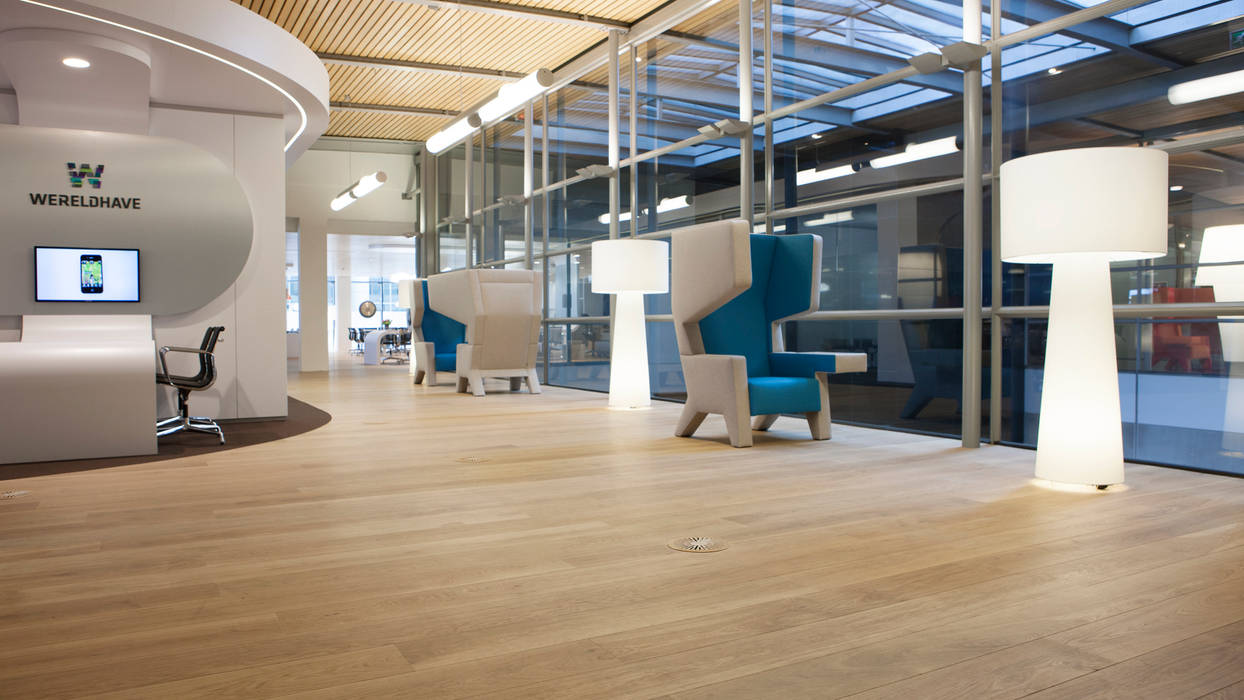 Wood floors at WTC Schiphol Airport, Uipkes Wood Flooring Uipkes Wood Flooring Espacios comerciales Aeropuertos