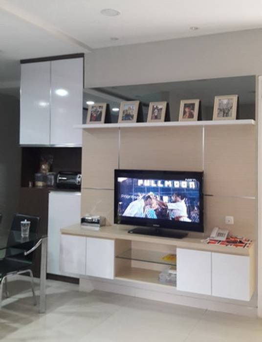 cabinet TV first floor Cendana Living Ruang Keluarga Minimalis TV stands & cabinets