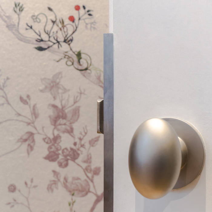 Floral metallic dressing room and satin chrome knobs Studio 29 Architects ltd Classic style dressing room satin chrome,metallic wallpaper