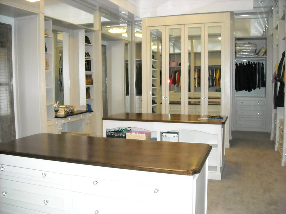 Main Dressing Room CKW Lifestyle Associates PTY Ltd Eclectic style dressing rooms Wood Wood effect