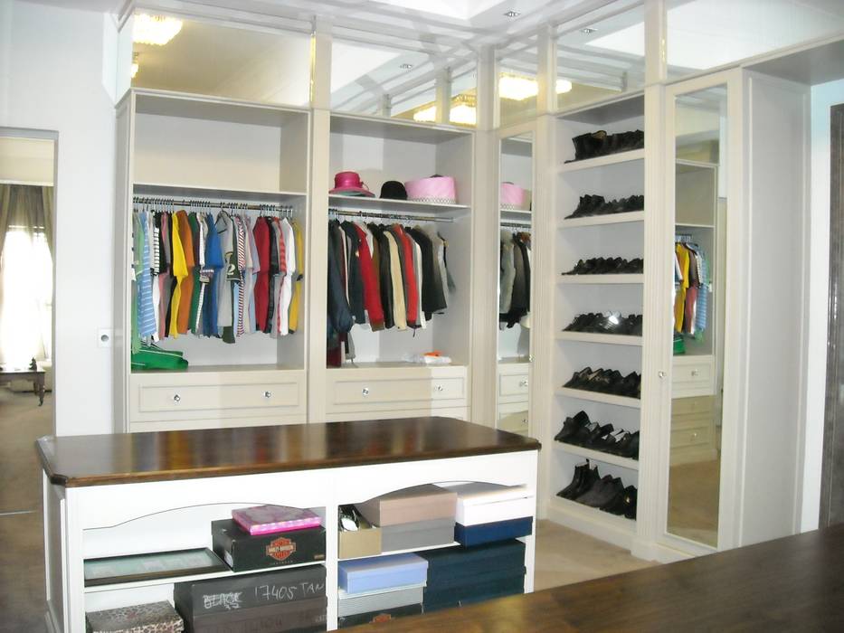 Main Dressing Room CKW Lifestyle Associates PTY Ltd Eclectic style dressing rooms Wood Wood effect