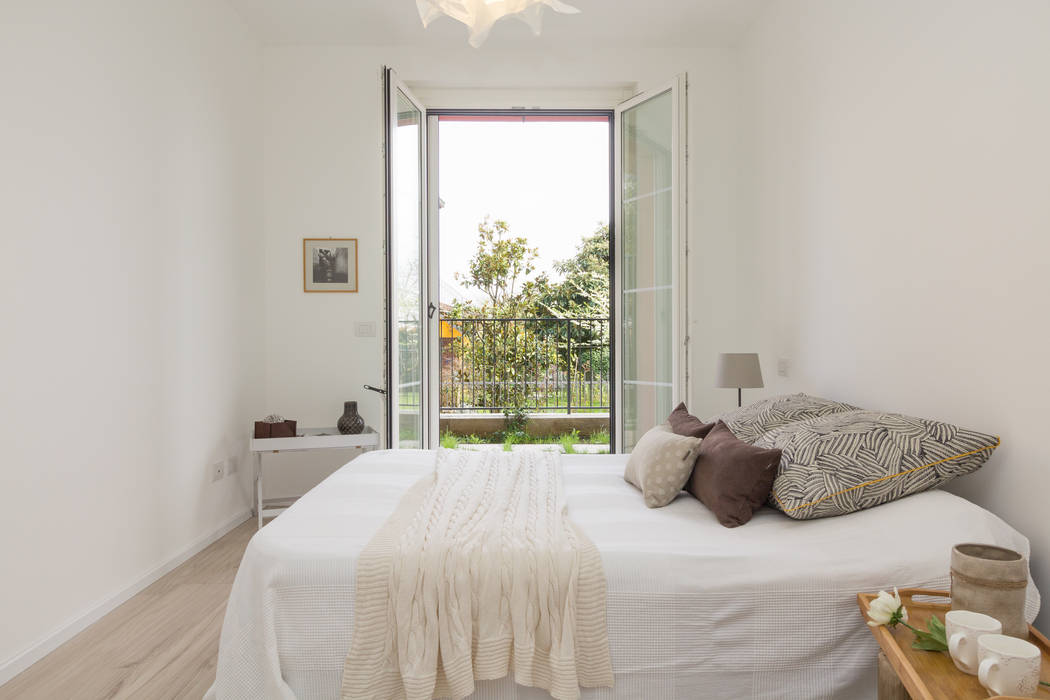 Home staging di bilocale in vendita "I Giardini di Casbeno" Varese, Boite Maison Boite Maison Modern style bedroom