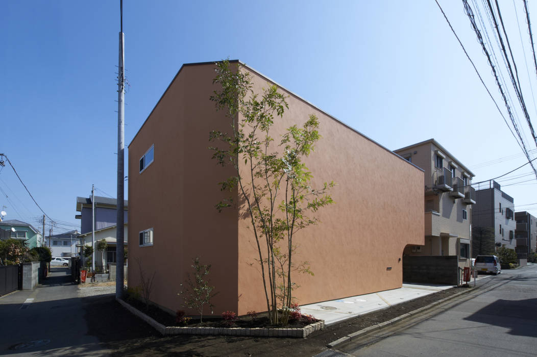 中庭を愛でるガレージハウス, 余田正徳／株式会社ＹＯＤＡアーキテクツ 余田正徳／株式会社ＹＯＤＡアーキテクツ Wooden houses