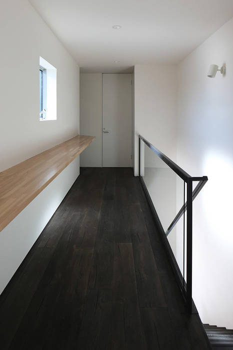 eternally, *studio LOOP 建築設計事務所 *studio LOOP 建築設計事務所 Modern Corridor, Hallway and Staircase