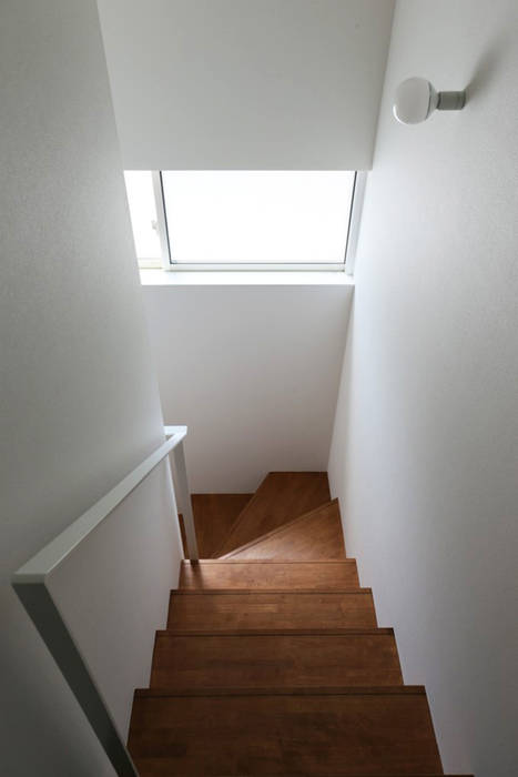 side, *studio LOOP 建築設計事務所 *studio LOOP 建築設計事務所 Escaleras