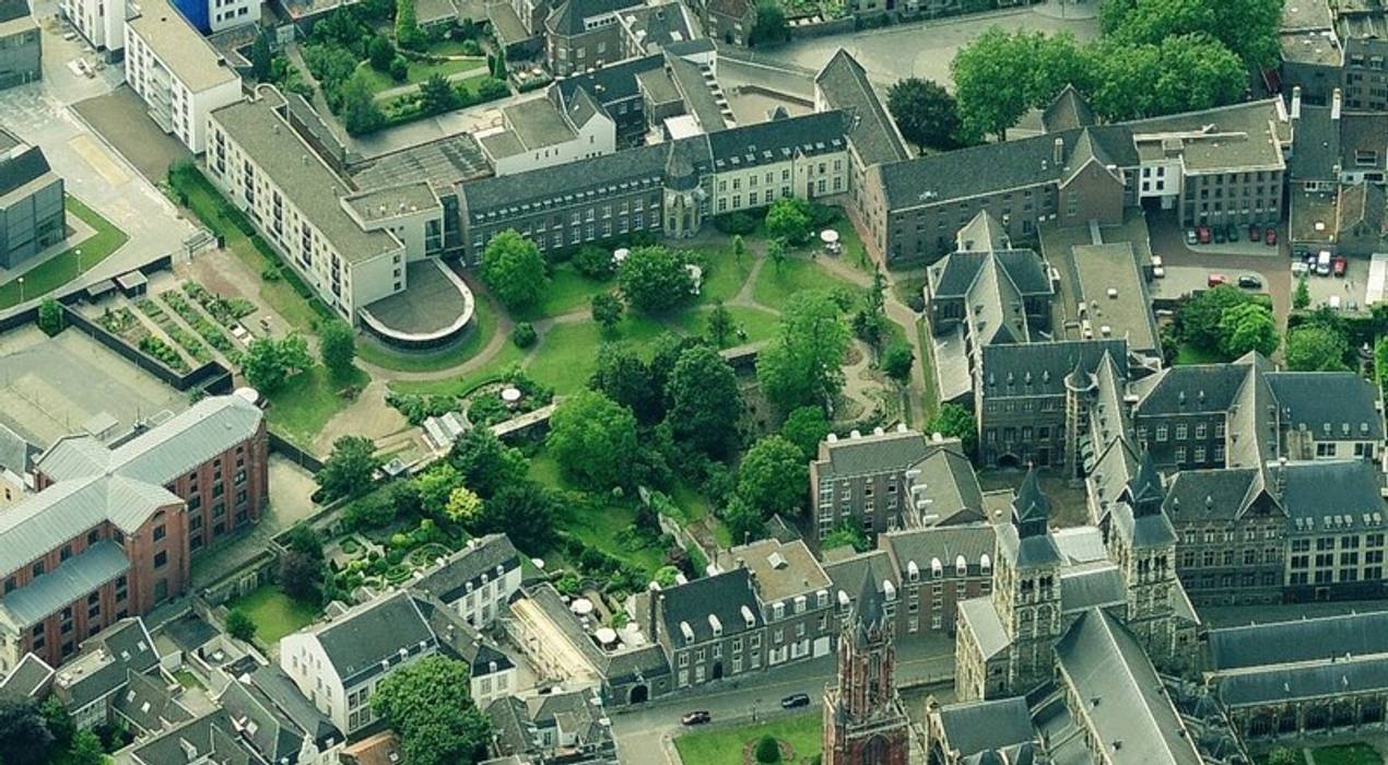 Verbouwing en restauratie Klooster Zusters onder de Bogen, Maastricht, Verheij Architect Verheij Architect مساحات تجارية عيادات طبية