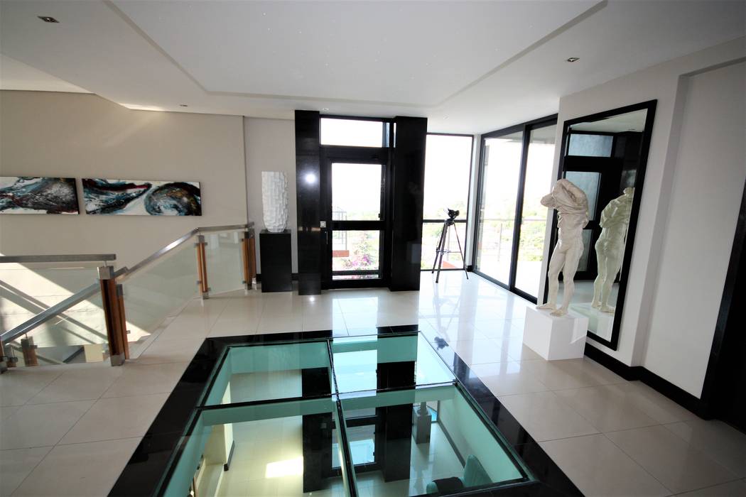 Foyer after entering glass doors Nuclei Lifestyle Design Modern Corridor, Hallway and Staircase modern,glass facade
