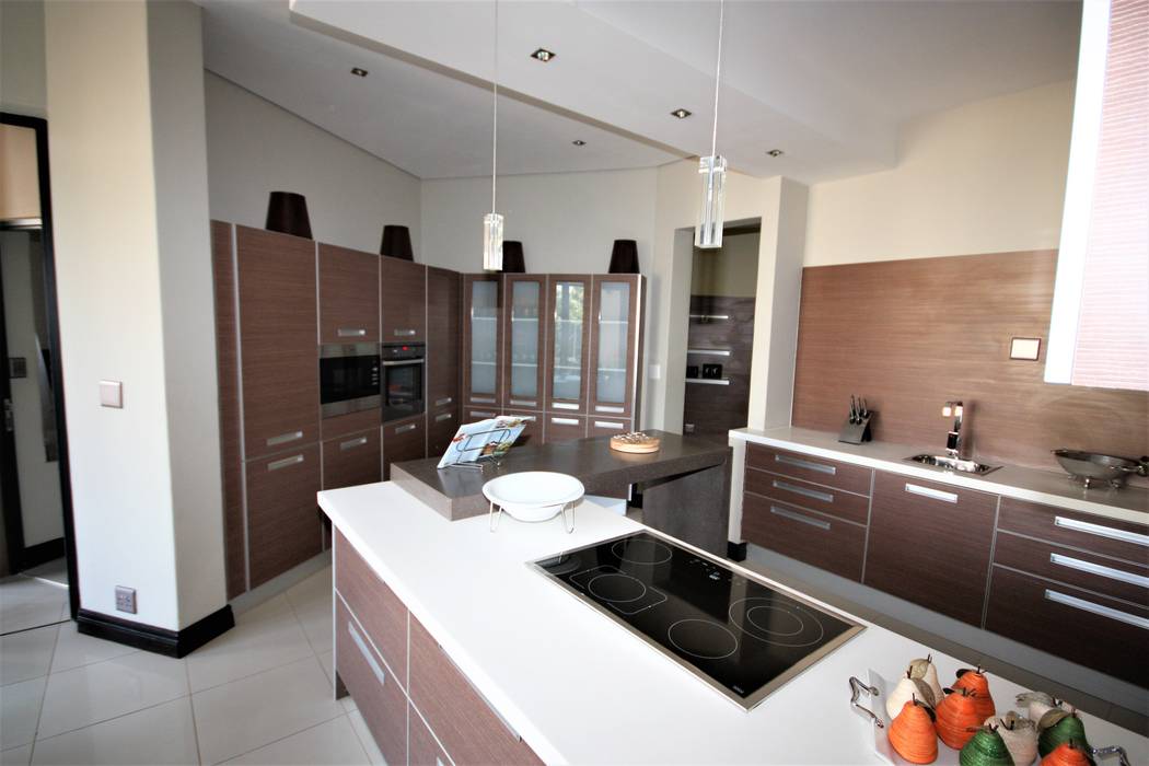 kitchens' built in cupboards Nuclei Lifestyle Design 現代廚房設計點子、靈感&圖片