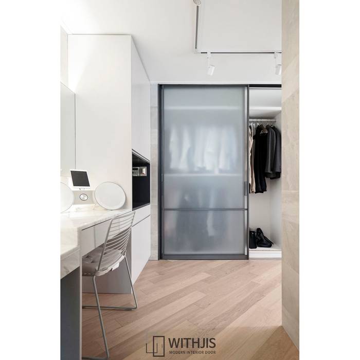 walk-in-closet wardrobe WITHJIS(위드지스) 문 인테리어도어,슬림도어,유리중문,중문,모던도어,반자동도어,알루미늄도어,슬라이딩도어,미닫이,공간분리,파티션,슬라이딩중문