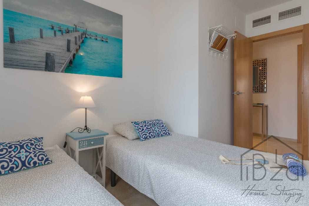 HOME STAGING IBIZA, ROX & IRE IBIZA SL ROX & IRE IBIZA SL Phòng trẻ em phong cách Địa Trung Hải