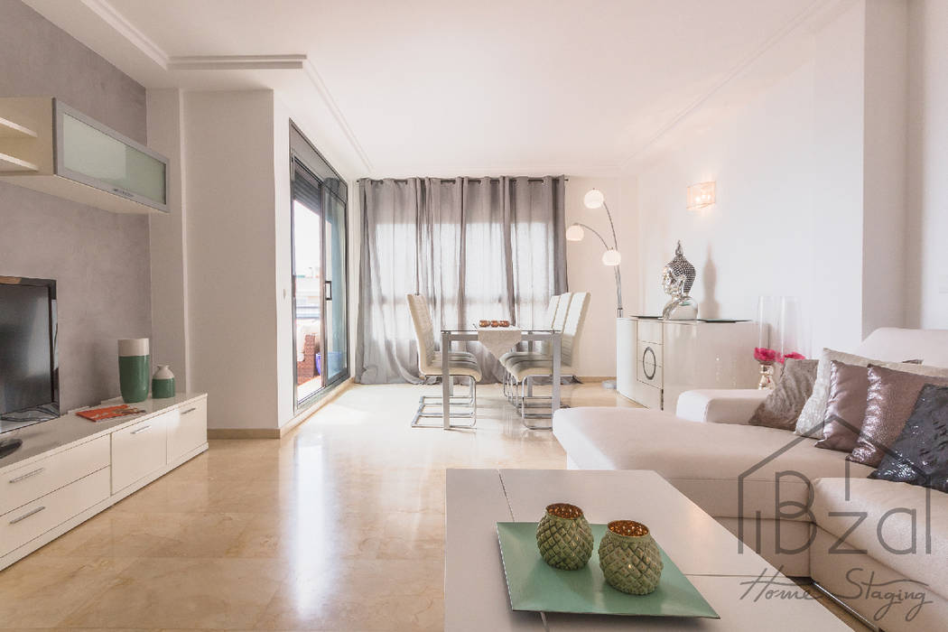 HOME STAGING APARTAMENTO EN PLAYA D'EN BOSSA - IBIZA ROX & IRE IBIZA SL Salones de estilo mediterráneo