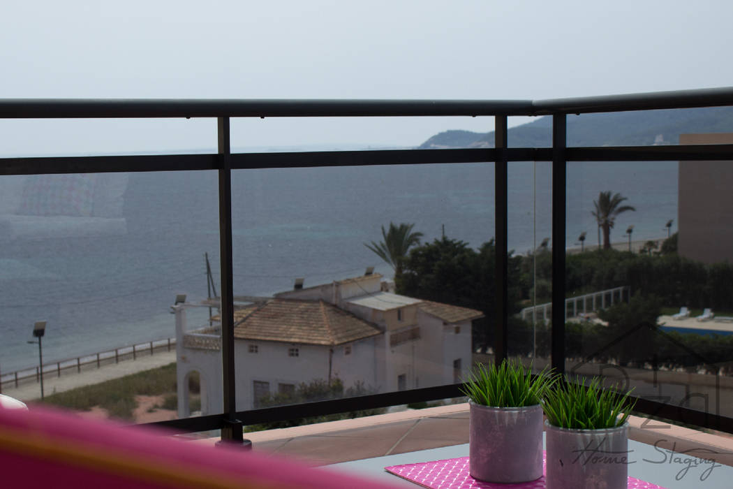 HOME STAGING IBIZA, ROX & IRE IBIZA SL ROX & IRE IBIZA SL Balkon, Beranda & Teras Gaya Mediteran