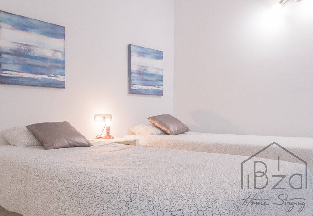 Home Staging Edificio Bahía. Marina Botafoch ROX & IRE IBIZA SL Cuartos de estilo mediterráneo