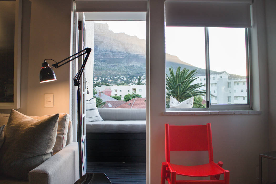 A Stunning and Modern Project in Copperhead, Cape Town, de Beyer Design Studio de Beyer Design Studio Гостиная в стиле модерн