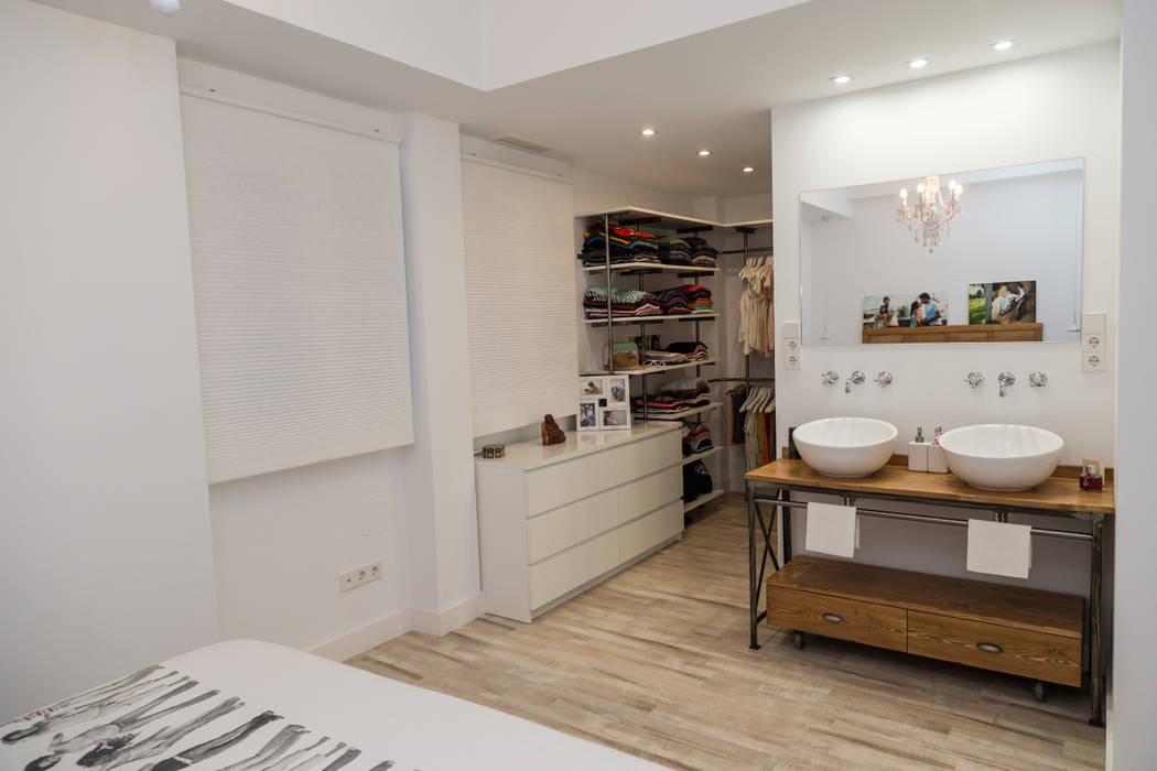 Diseño de interior y reforma en Sant Martí (Barcelona), Goian Goian Modern style dressing rooms