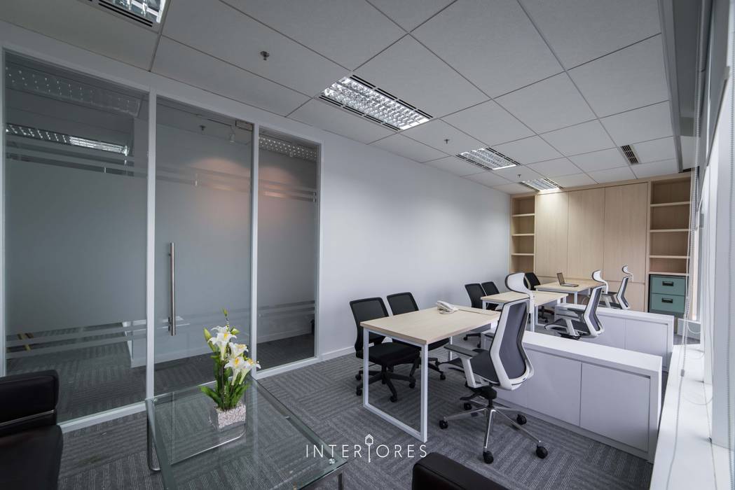 Ruang Direksi INTERIORES - Interior Consultant & Build Ruang Komersial Kayu Lapis Modern,Minimal,Office,Kantor,Workstation,Mejakerja,Kantor & toko