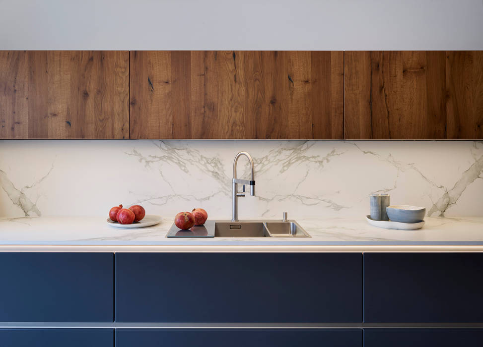 D² | A Contemporary Mix Davonport Modern style kitchen Cabinets & shelves