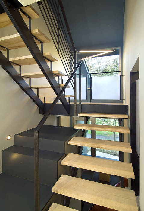 Arlington Residence, KUBE architecture KUBE architecture Escaleras