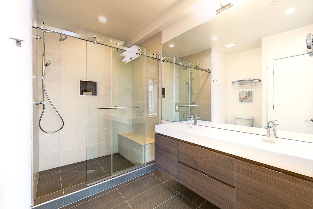 Divis Condo, KUBE architecture KUBE architecture Modern bathroom