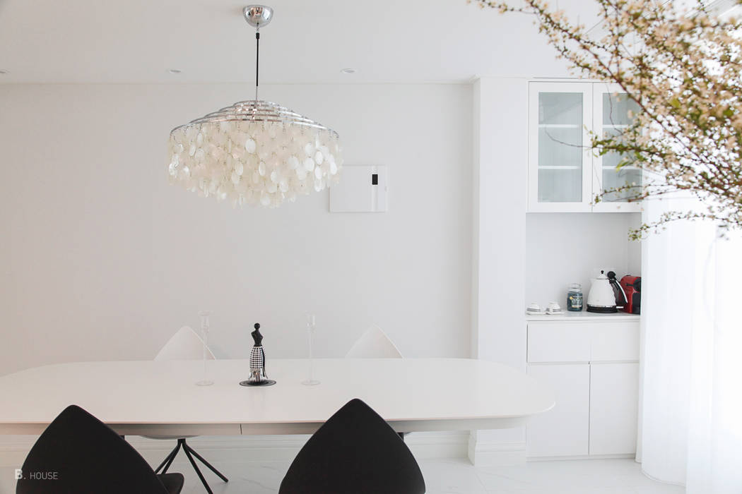 White dining room B house 비하우스 클래식스타일 다이닝 룸 white,marble,chandelier,diningroom