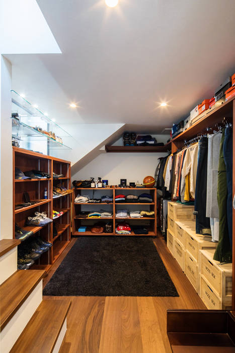 株式会社建築工房dada Modern Dressing Room Homify