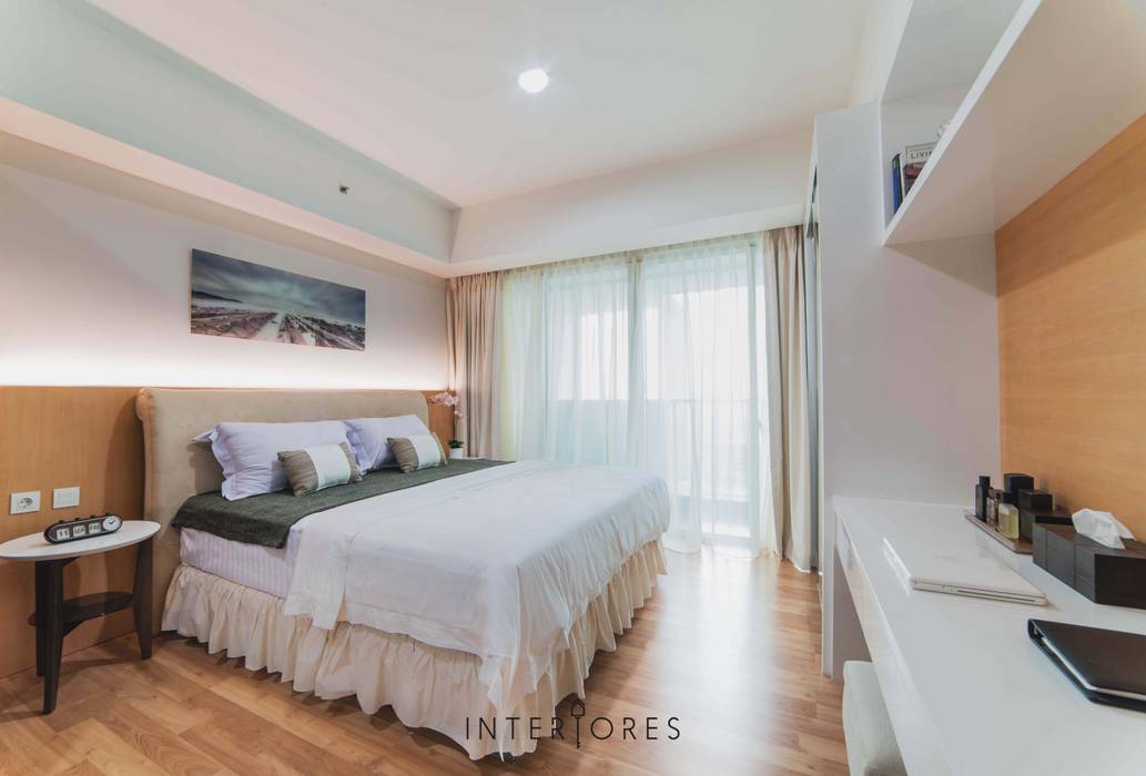 Sleeping Area INTERIORES - Interior Consultant & Build Kamar Tidur Minimalis Parket Multicolored Apartment,Studio,Bedroom,Kamartidur,Modern,Simple,Compact,White,​Wood