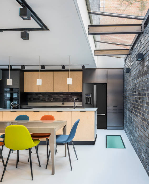 Kitchen and Dining space The Crawford Partnership モダンな キッチン 合板（ベニヤ板） kitchen,contemporary,birchply,corian