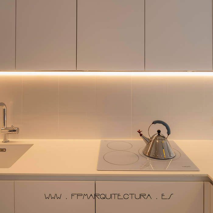 J&J Apartment Sitges Barcelona, FPM Arquitectura FPM Arquitectura Kitchen units