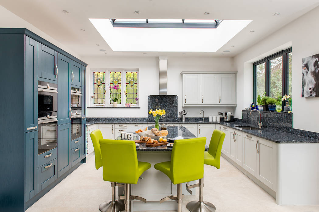 Mr & Mrs A, Camberley Raycross Interiors Dapur built in kitchens,kitchens surrey,kitchen showroom,kitchen design,kitchen installation,quooker hot tap,granite,siemens appliances,kitchen island,cirrus in-frame,pavilion grey,stiffkey blue