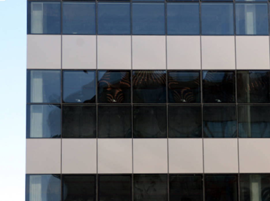 Edificio de Oficinas en Santiago, jjccarquitectura jjccarquitectura Tragaluces Vidrio