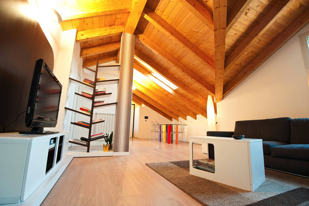 La mansarda di Stefano e Valentina, Annalisa Carli Annalisa Carli Living room Wood Wood effect
