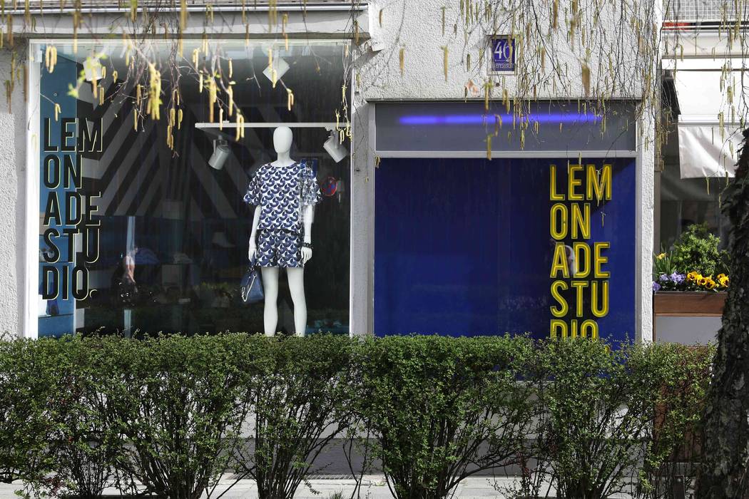 LEMONADE // fashion store // München LOVA Gewerbeflächen Holz Holznachbildung Ladenflächen