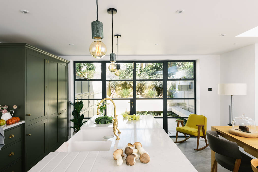 A Kitchen in Hove by deVOL deVOL Kitchens Modern Kitchen Solid Wood Multicolored quartz,silestone,crittall,kitchen island,shaker,belfast sink,perrin and rowe