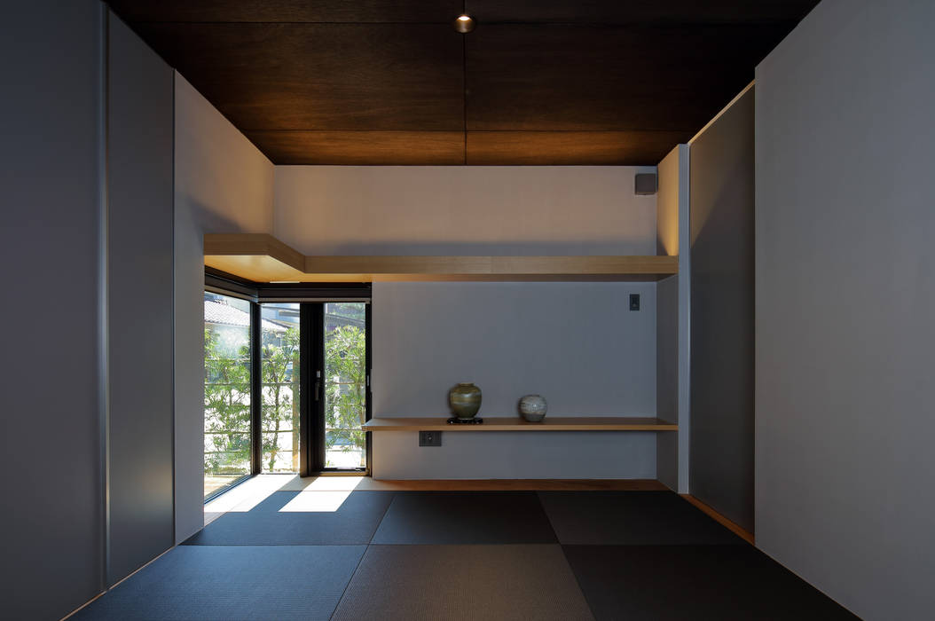 ZUSHI, （株）建築デザイン研究所 （株）建築デザイン研究所 Salas multimedia de estilo rural