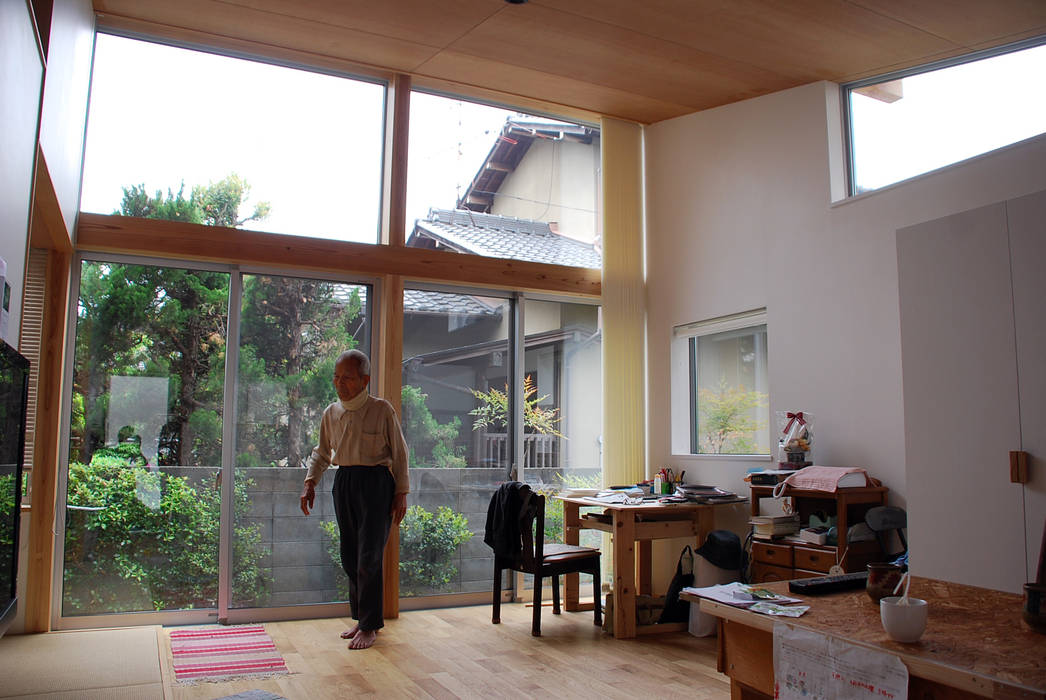 岡山の11坪の平屋, 丸菱建築計画事務所 MALUBISHI ARCHITECTS 丸菱建築計画事務所 MALUBISHI ARCHITECTS uPVC windows Wood Wood effect