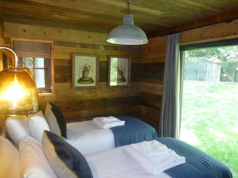  Bedroom by Building With Frames