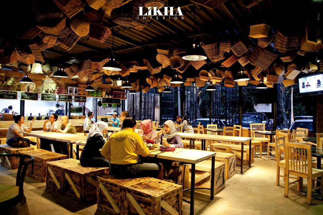 Pasar Cisangkuy (Indoor Area) Likha Interior Commercial spaces Kayu Lapis Wood effect restaurant,foodcourt,wood,rustic,commercial,pasar cisangkuy,likha interior,interior design,desain interior,Restoran